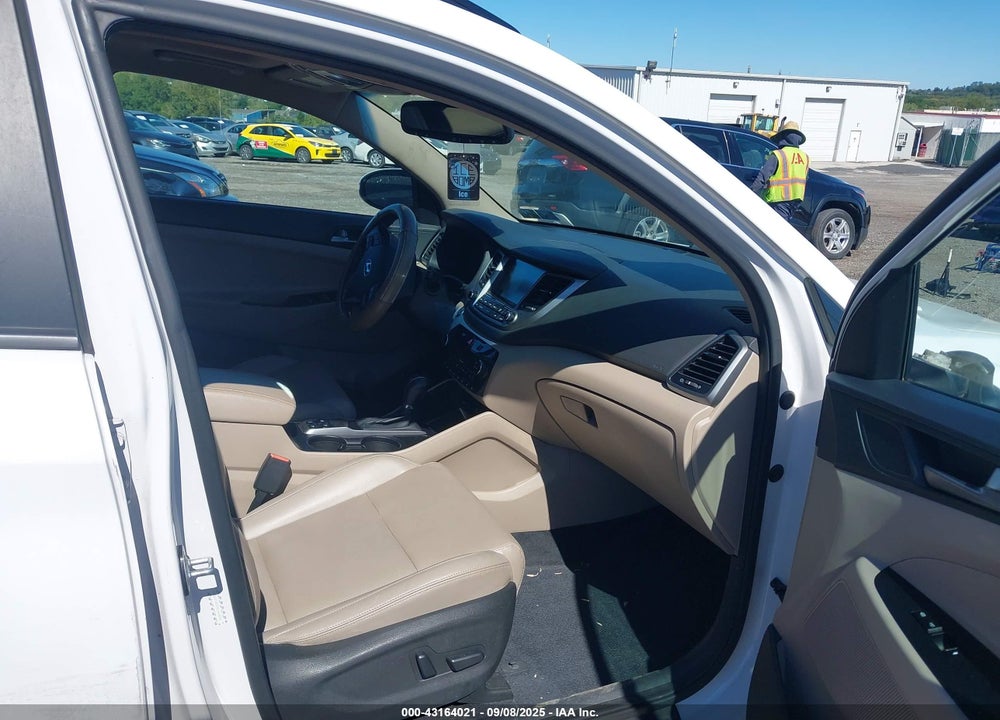 2016 HYUNDAI TUCSON LIMITED VIN: KM8J3CA25GU142839