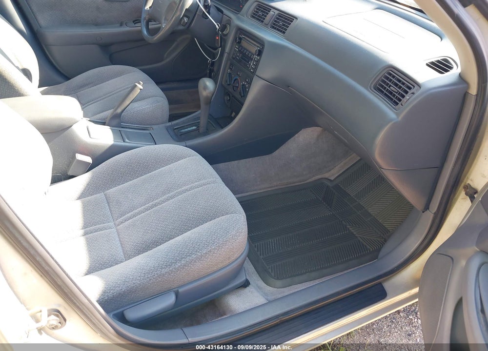 2000 TOYOTA CAMRY LE VIN: 4T1BG22K5YU632071