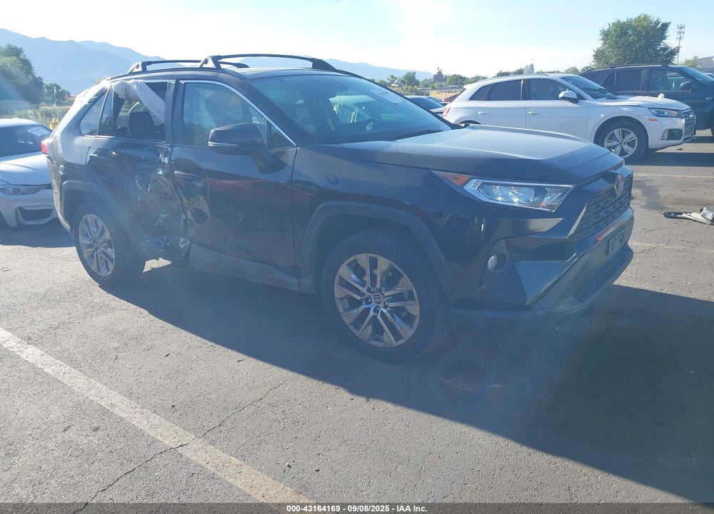 2019 TOYOTA RAV4 XLE PREMIUM VIN: JTMA1RFV4KJ009953
