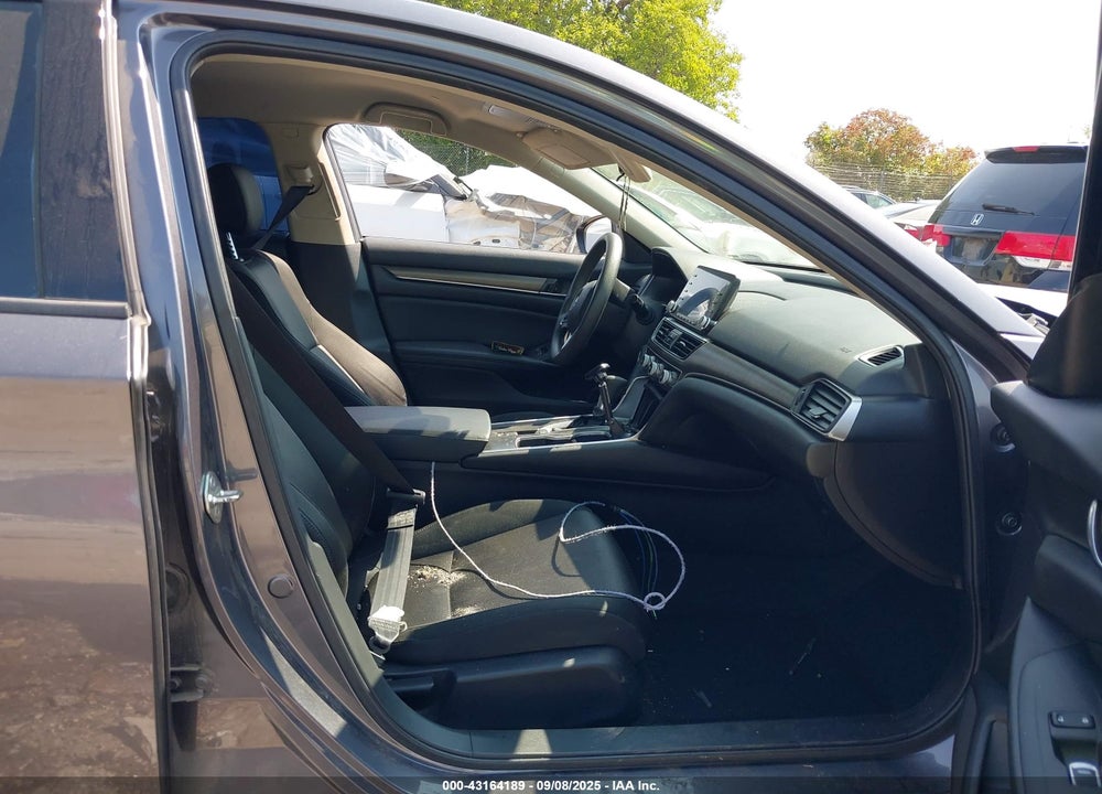 2019 HONDA ACCORD VIN: 1HGCV1F13KA082695