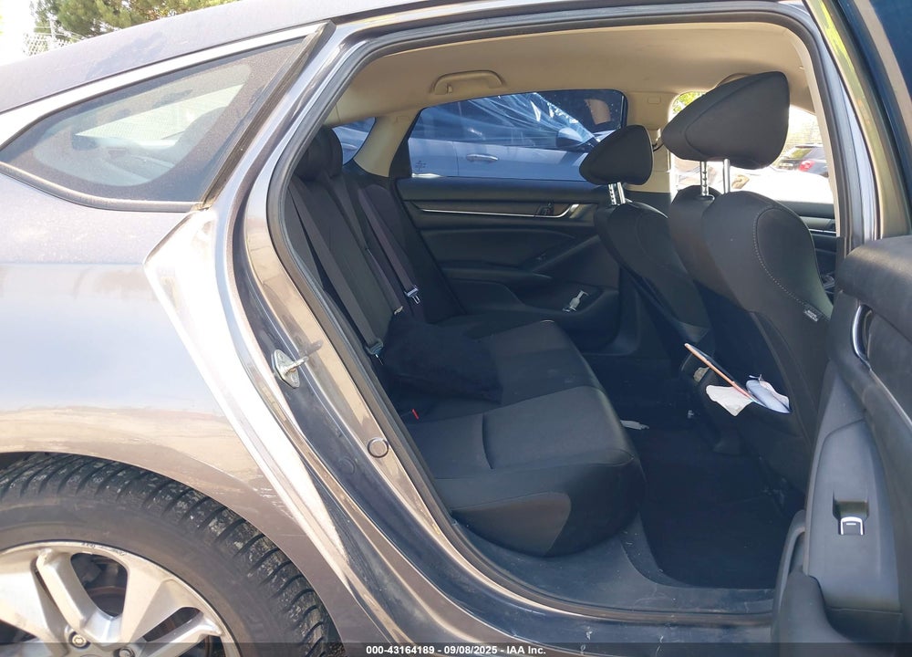 2019 HONDA ACCORD VIN: 1HGCV1F13KA082695