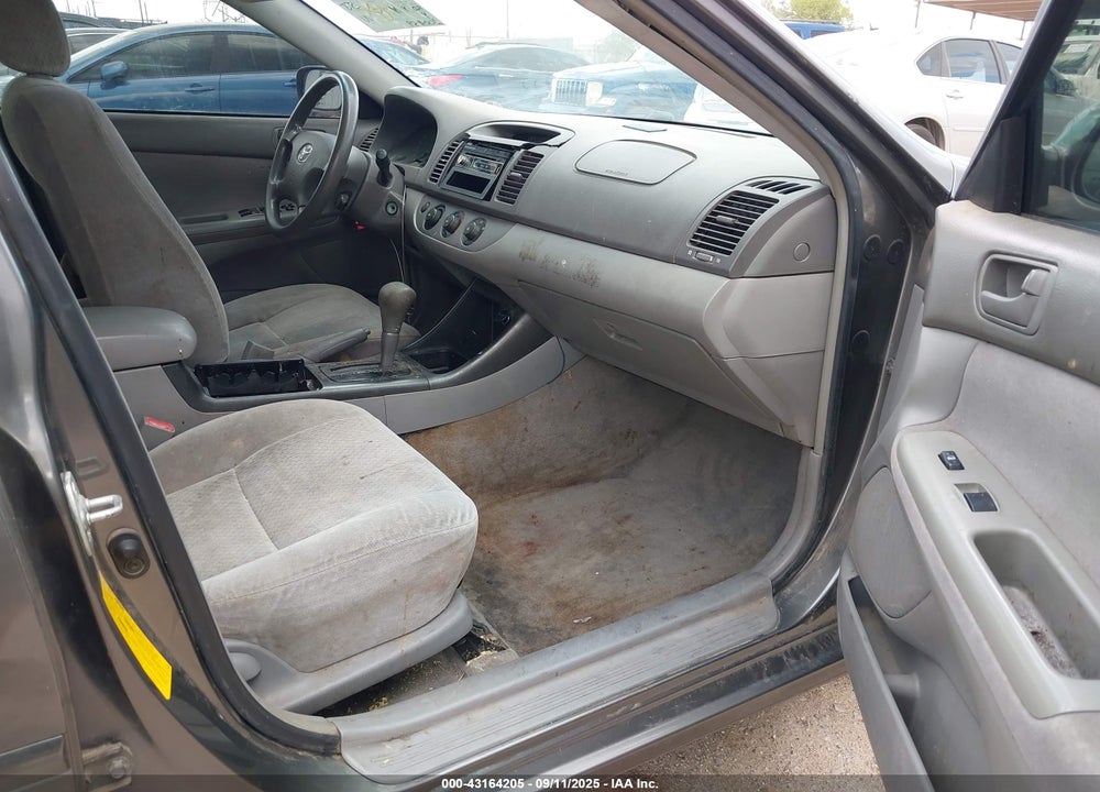 2002 TOYOTA CAMRY LE VIN: JTDBE30K520109683