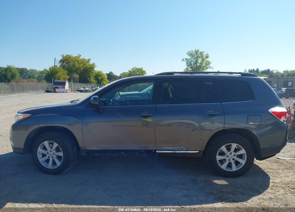 2013 TOYOTA HIGHLANDER SE V6 VIN: 5TDBK3EH7DS224677