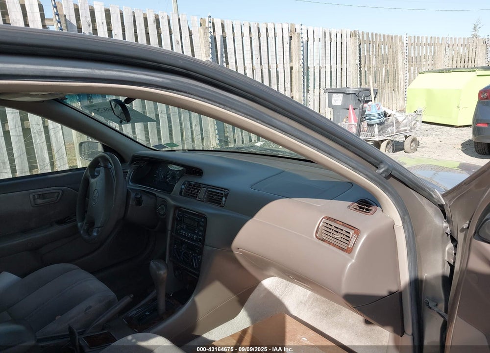 1999 TOYOTA CAMRY LE VIN: 4T1BG22K8XU877705
