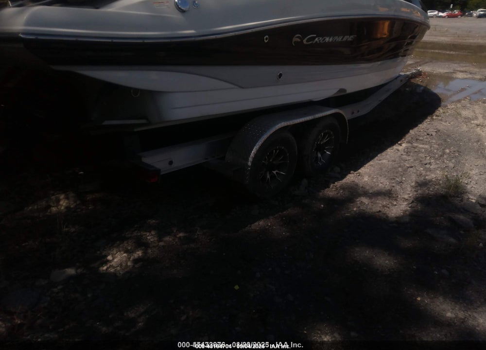 2015 CROWNLINE BOAT VIN: KIS81796J415