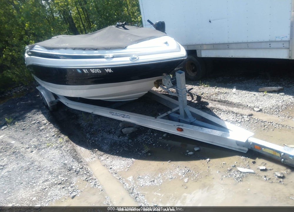 2015 CROWNLINE BOAT VIN: KIS81796J415
