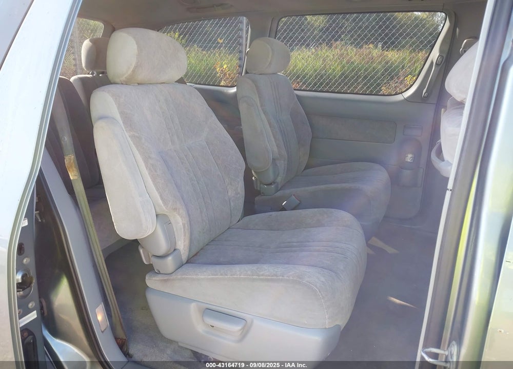2000 TOYOTA SIENNA LE VIN: 4T3ZF13C5YU200106