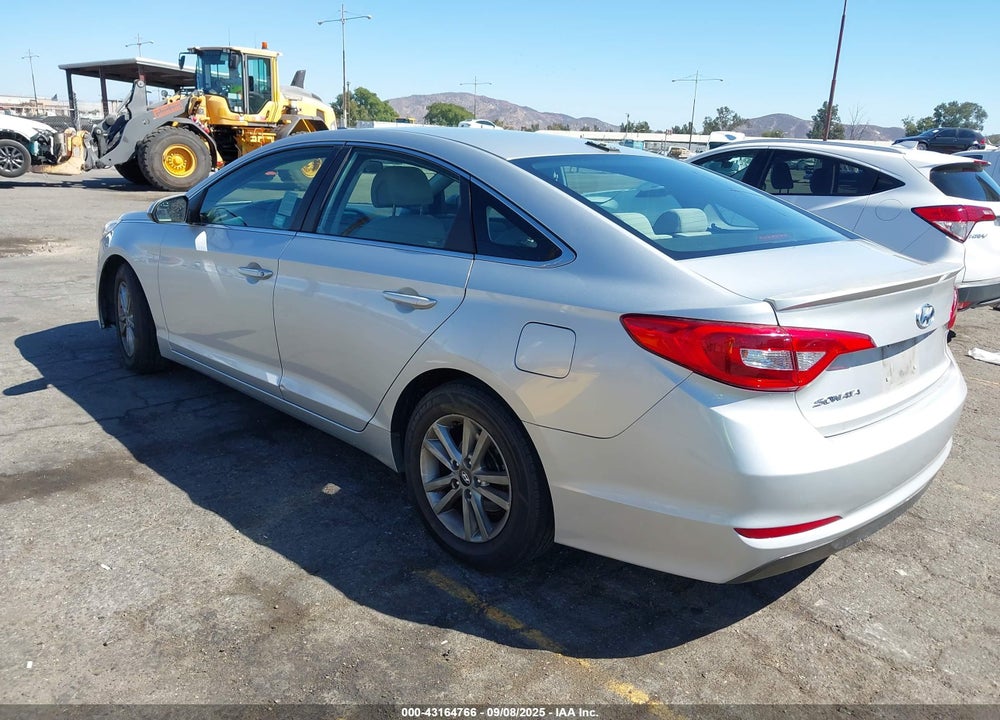 2015 HYUNDAI SONATA VIN: 5NPE24AF4FH135018