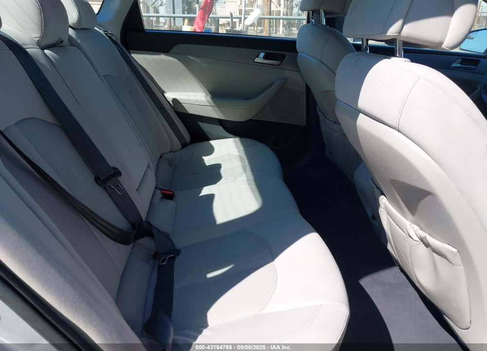 2015 HYUNDAI SONATA VIN: 5NPE24AF4FH135018