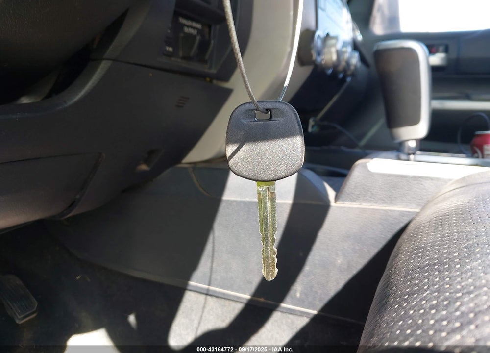 2017 TOYOTA TUNDRA SR5 5.7L V8 VIN: 5TFDW5F13HX594096