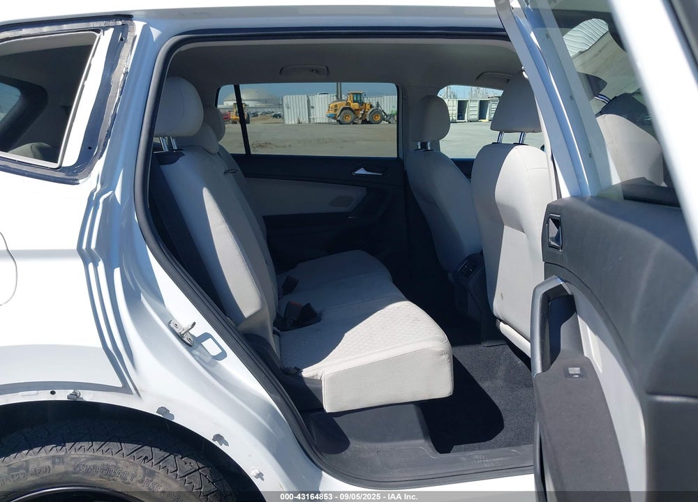 2018 VOLKSWAGEN TIGUAN VIN: 3VV1B7AX2JM020785