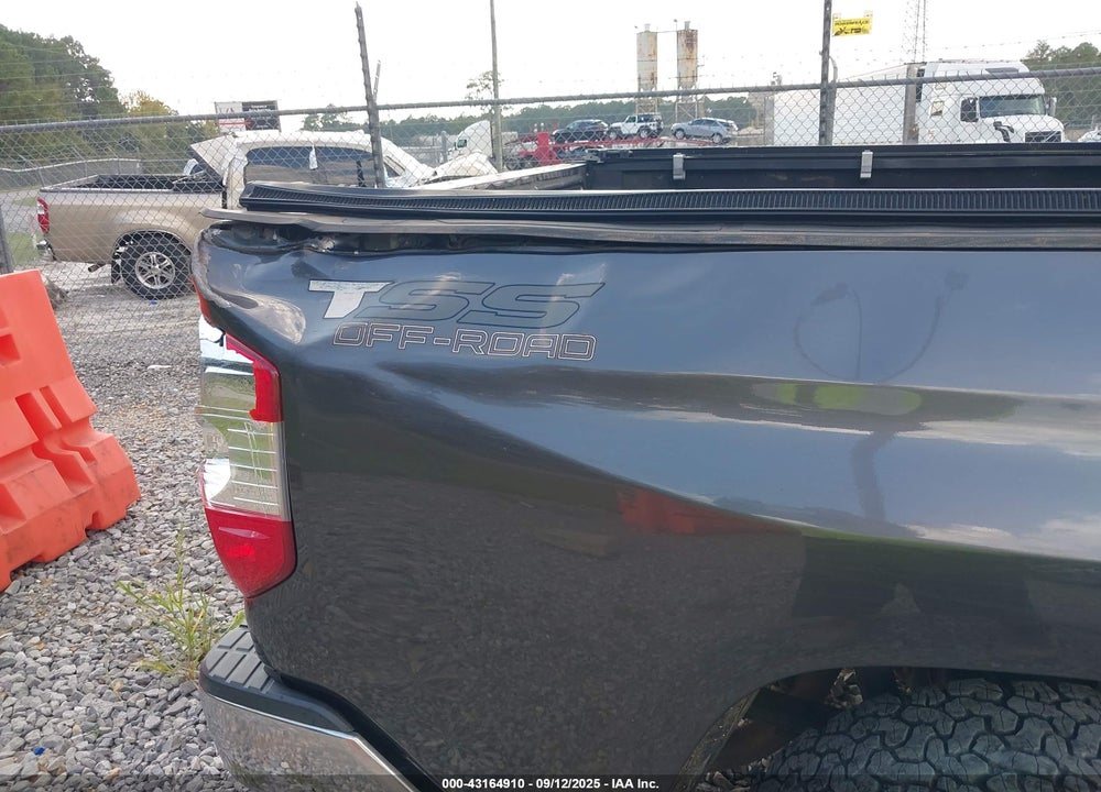 2017 TOYOTA TUNDRA VIN: 5TFEW5F11HX218212