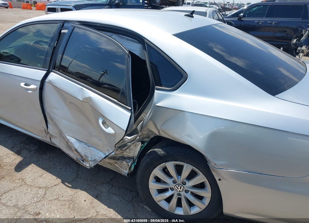 2015 VOLKSWAGEN PASSAT VIN: 1VWAS7A39FC073596