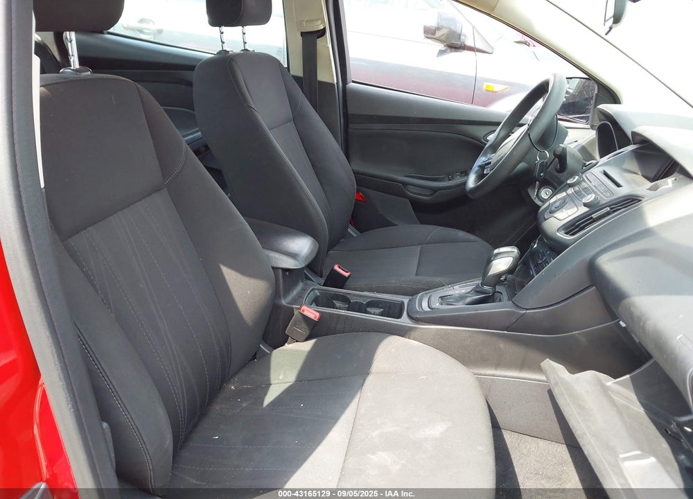 2016 FORD FOCUS VIN: 1FADP3F20GL205680