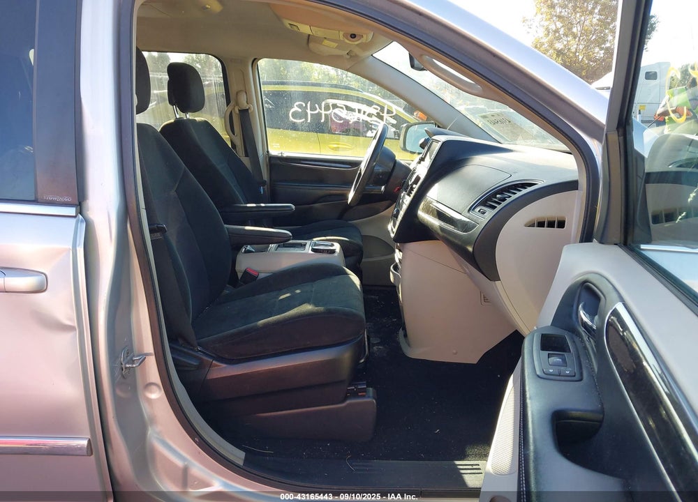 2011 CHRYSLER TOWN & COUNTRY VIN: 2A4RR5DG9BR745642