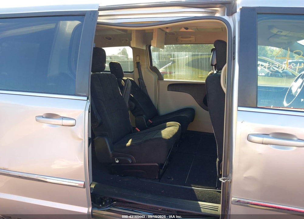 2011 CHRYSLER TOWN & COUNTRY VIN: 2A4RR5DG9BR745642