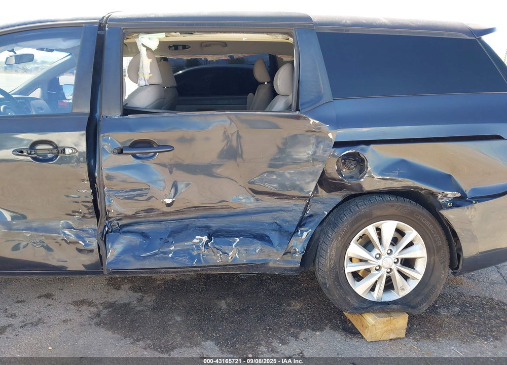 2017 KIA SEDONA VIN: KNDMB5C17H6221696