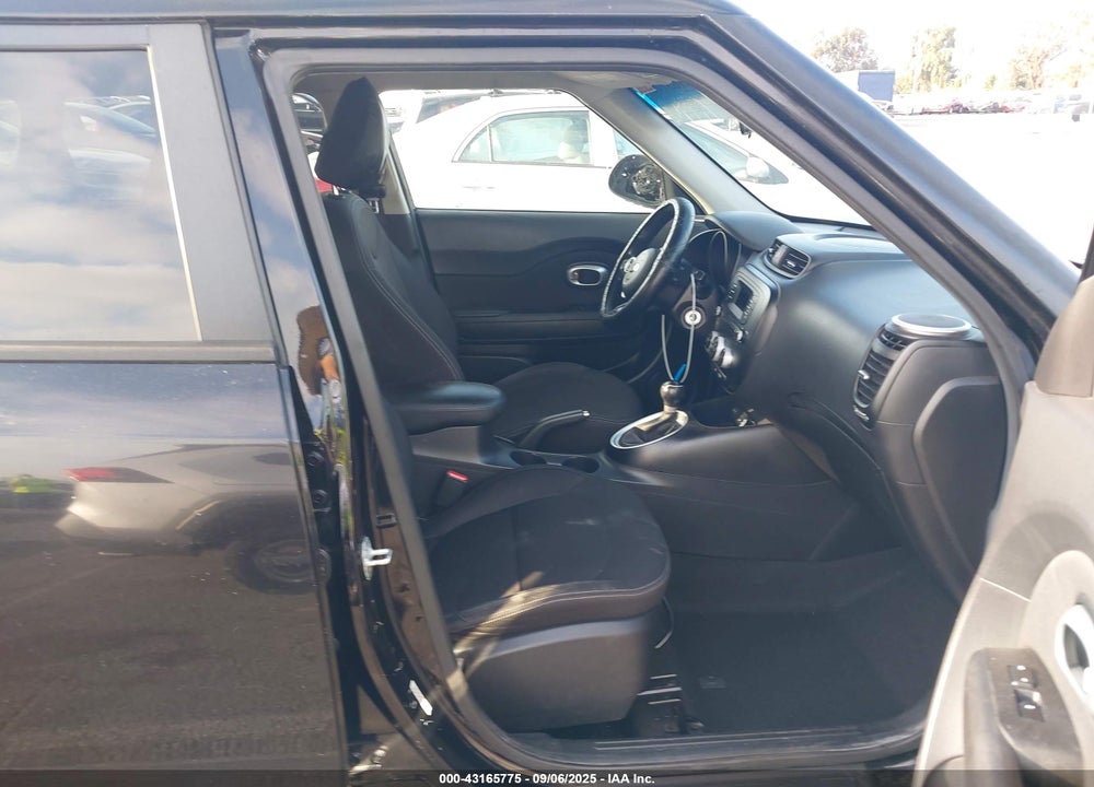 2015 KIA SOUL VIN: KNDJN2A21F7163600