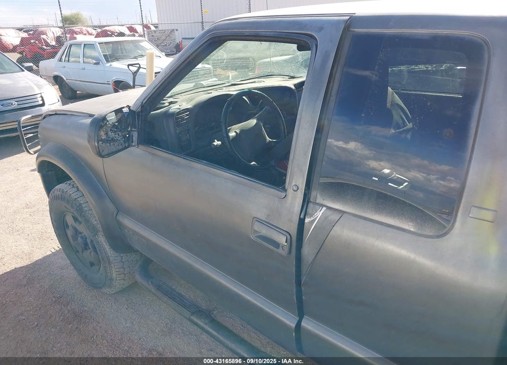 2001 CHEVROLET S-10 LS VIN: 1GCCT19W918206003