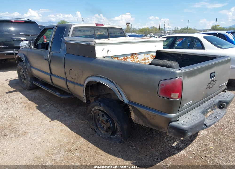 2001 CHEVROLET S-10 LS VIN: 1GCCT19W918206003