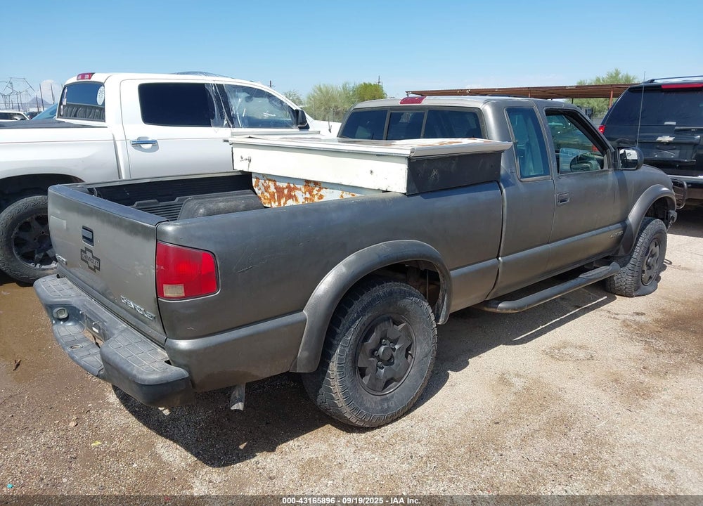 2001 CHEVROLET S-10 LS VIN: 1GCCT19W918206003