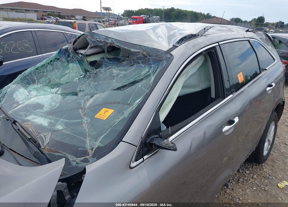 2018 KIA SORENTO VIN: 5XYPGDA52JG341004