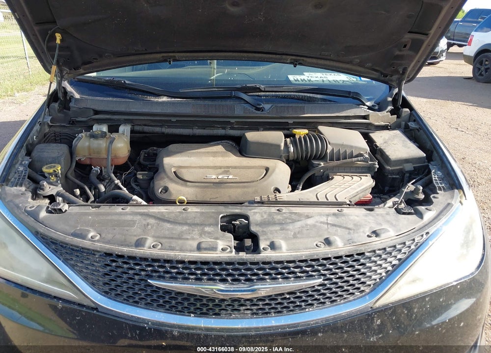 2018 CHRYSLER PACIFICA TOURING L VIN: 2C4RC1BGXJR119129
