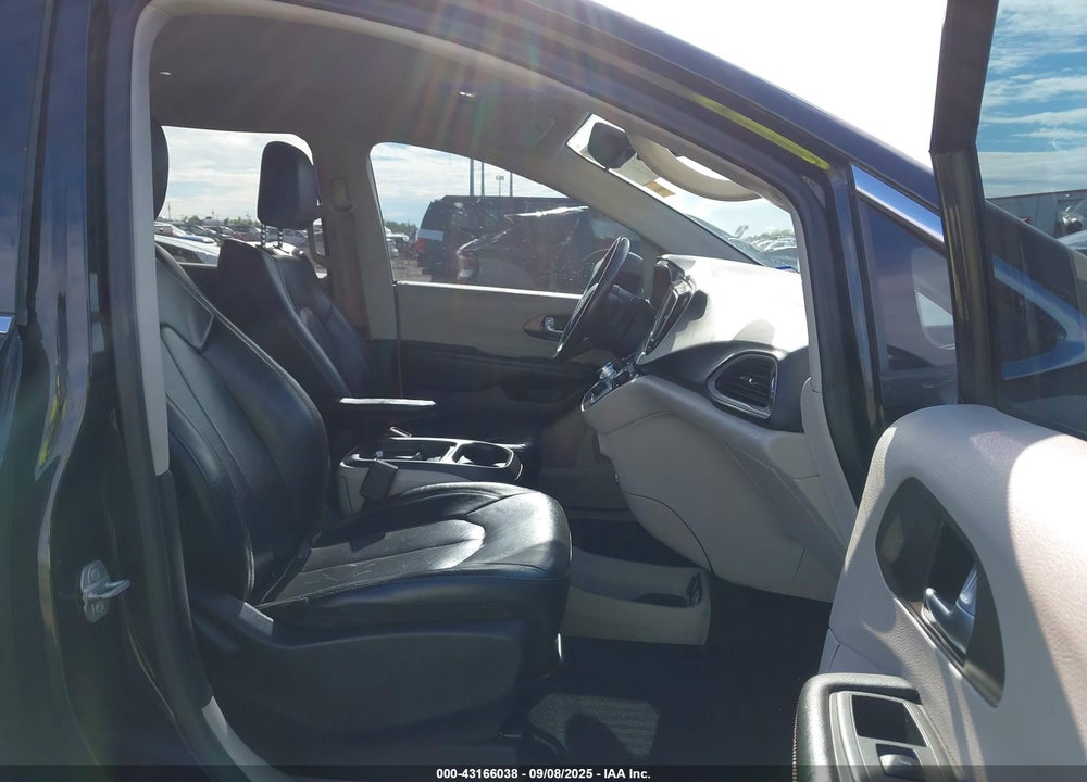2018 CHRYSLER PACIFICA TOURING L VIN: 2C4RC1BGXJR119129
