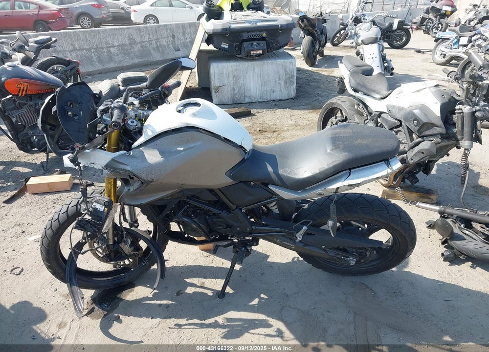 2022 BMW G310 GS VIN: WB30G330XNRA33056