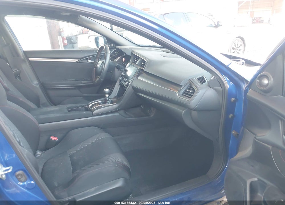 2018 HONDA CIVIC VIN: 2HGFC1E51JH708168