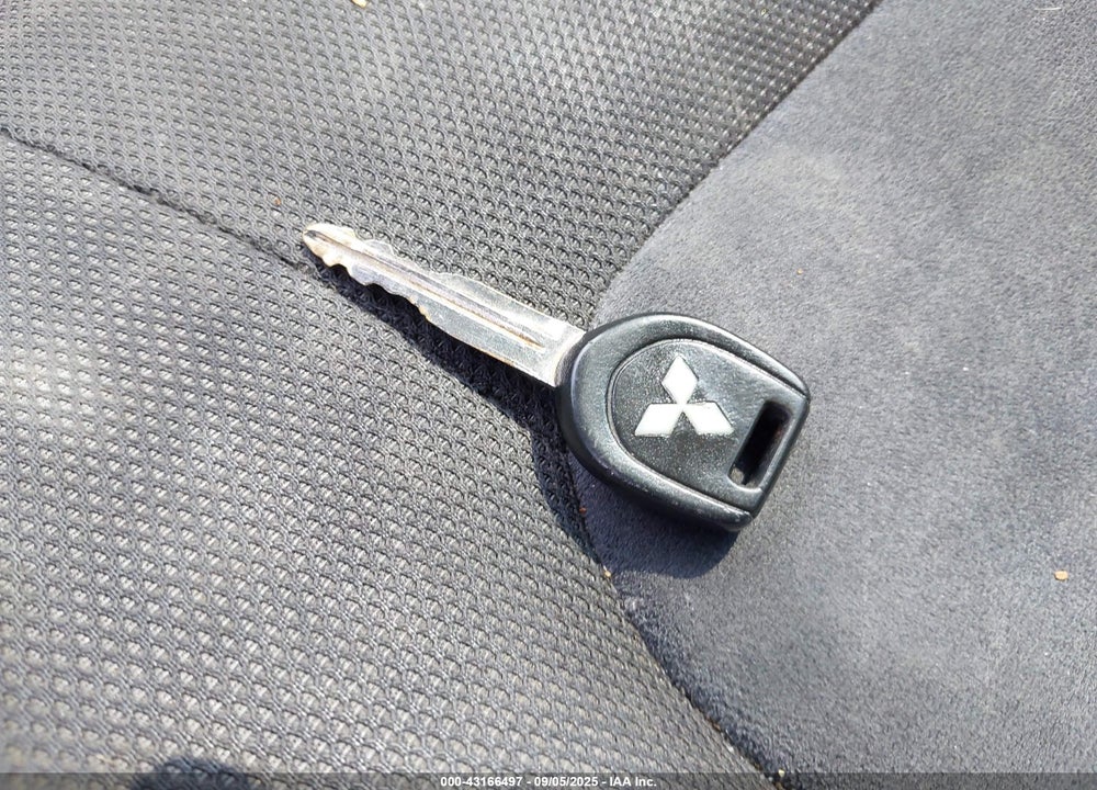 2004 MITSUBISHI OUTLANDER LS VIN: JA4LX31F04U042979