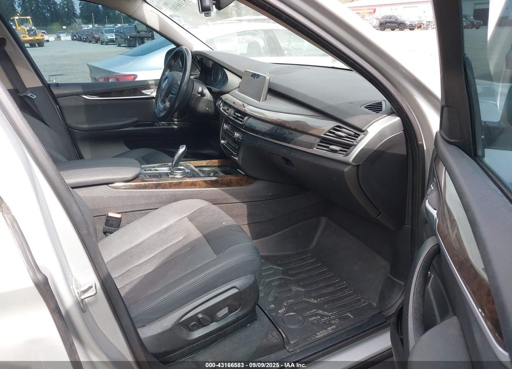 2016 BMW X5 VIN: 5UXKR0C57G0P25769