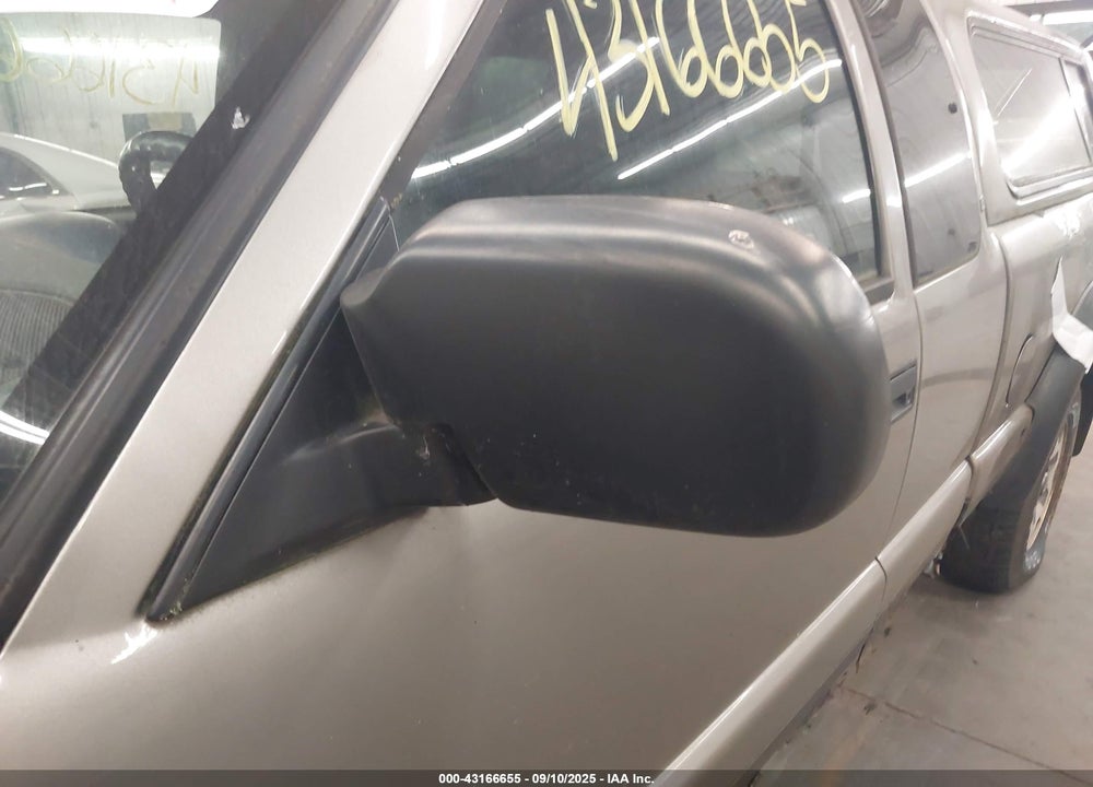2000 CHEVROLET S-10 LS VIN: 1GCCT19W2Y8204894