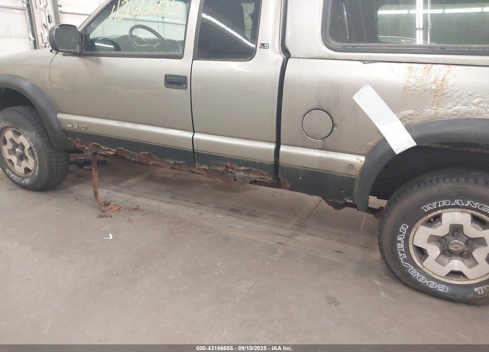 2000 CHEVROLET S-10 LS VIN: 1GCCT19W2Y8204894