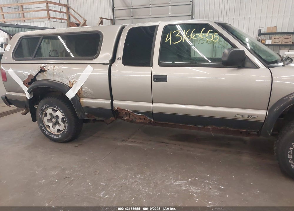 2000 CHEVROLET S-10 LS VIN: 1GCCT19W2Y8204894