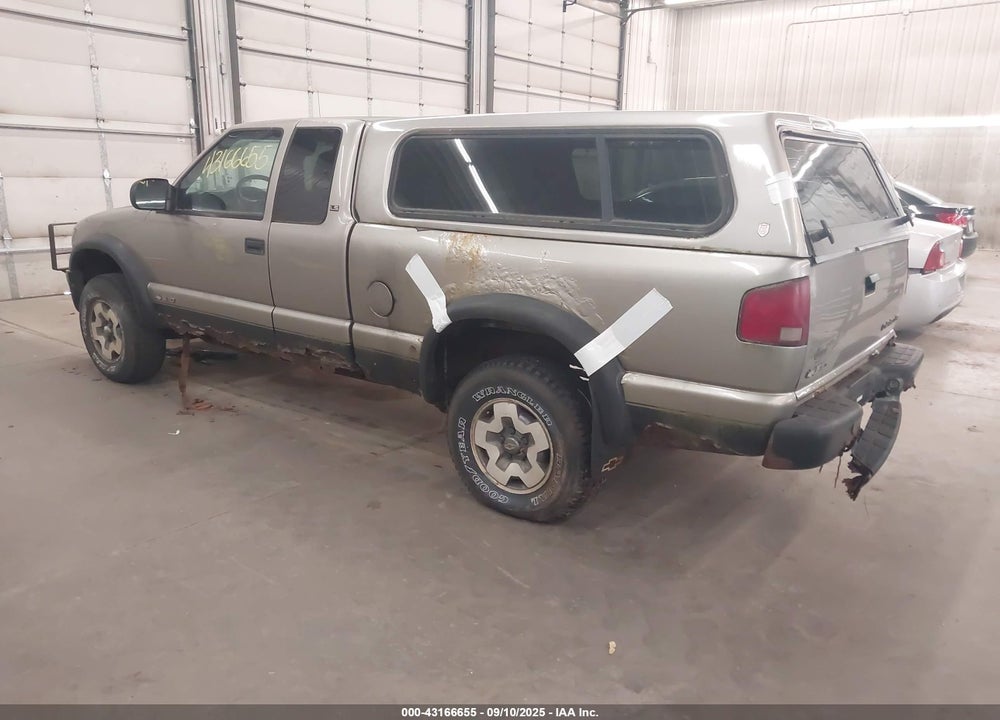 2000 CHEVROLET S-10 LS VIN: 1GCCT19W2Y8204894