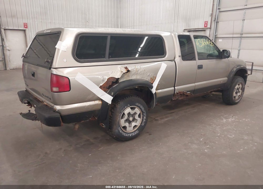 2000 CHEVROLET S-10 LS VIN: 1GCCT19W2Y8204894