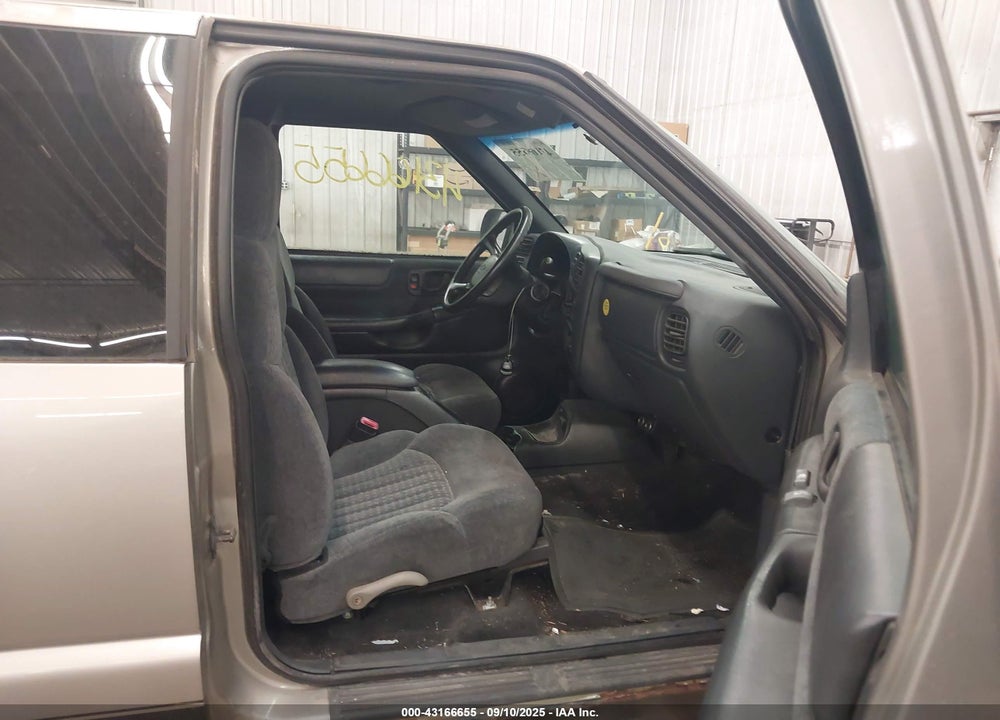 2000 CHEVROLET S-10 LS VIN: 1GCCT19W2Y8204894