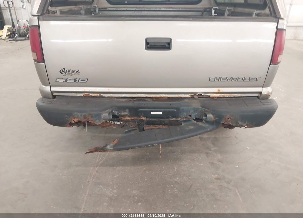 2000 CHEVROLET S-10 LS VIN: 1GCCT19W2Y8204894