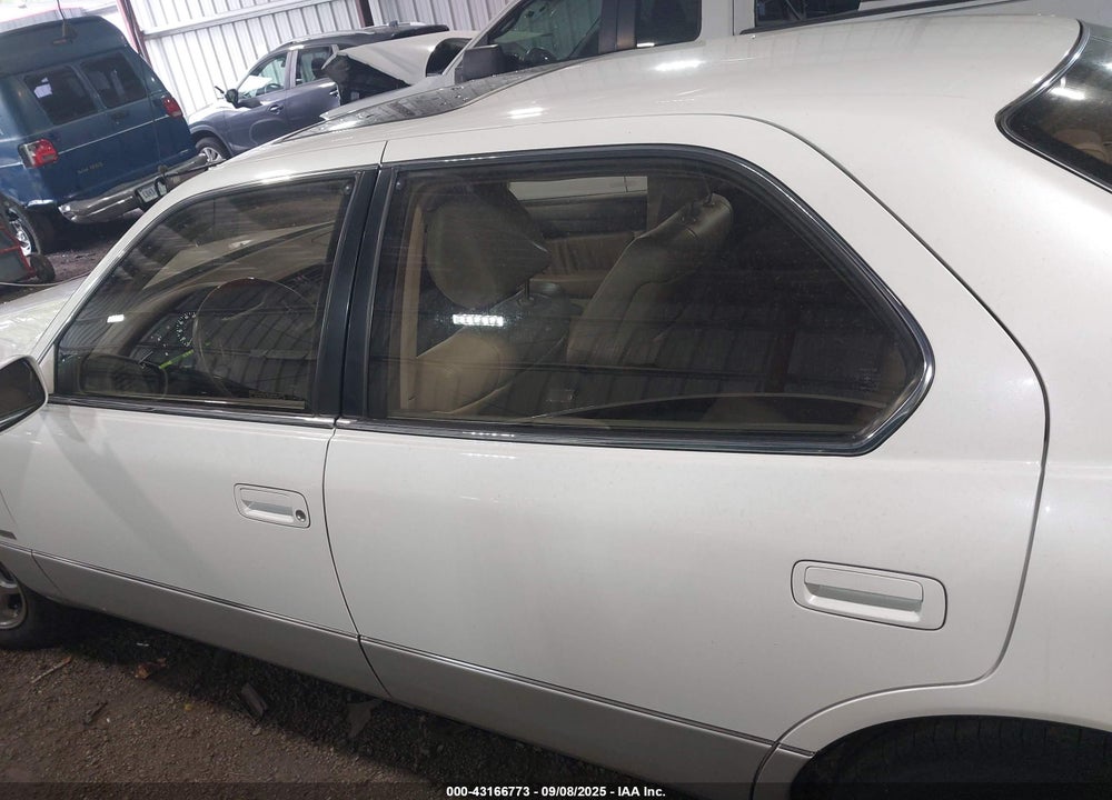 2000 LEXUS LS 400 VIN: JT8BH28F5Y0181581