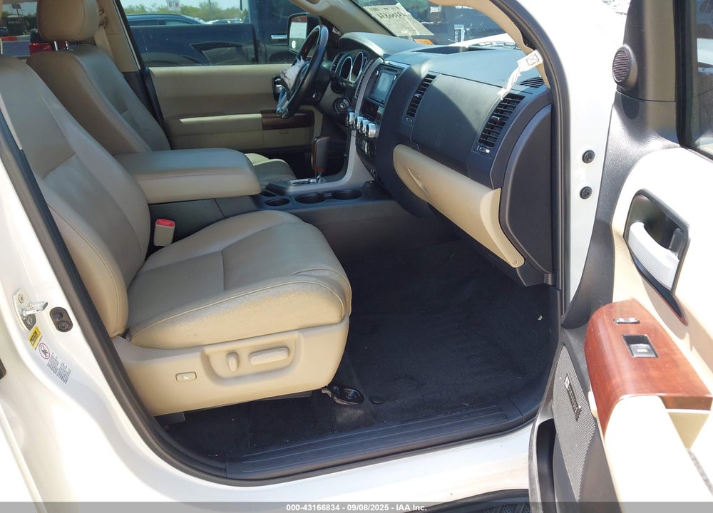 2014 TOYOTA SEQUOIA PLATINUM 5.7L V8 VIN: 5TDYY5G13ES055215