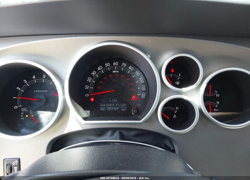 2014 TOYOTA SEQUOIA PLATINUM 5.7L V8 VIN: 5TDYY5G13ES055215