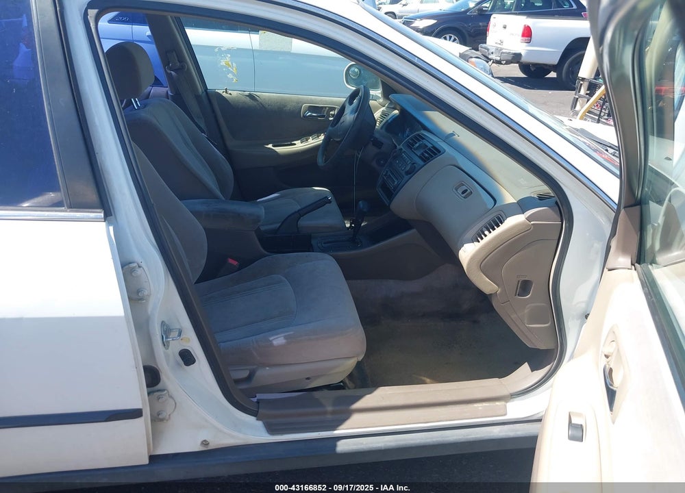 1999 HONDA ACCORD LX VIN: JHMCG5644XC001482