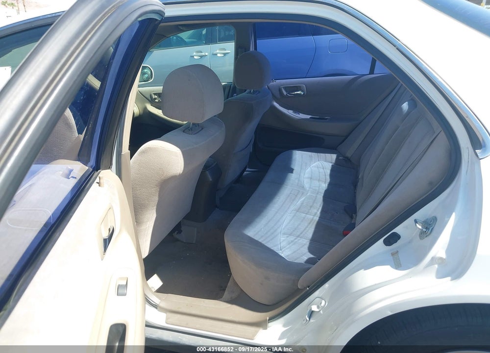 1999 HONDA ACCORD LX VIN: JHMCG5644XC001482