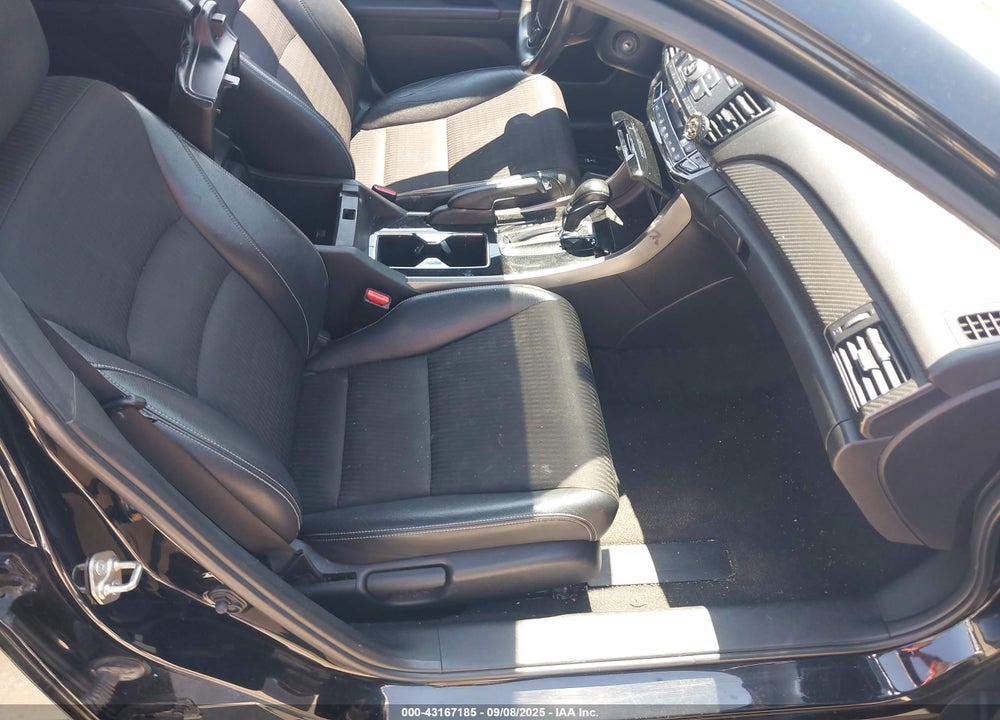 2017 HONDA ACCORD VIN: 1HGCR2F56HA004207