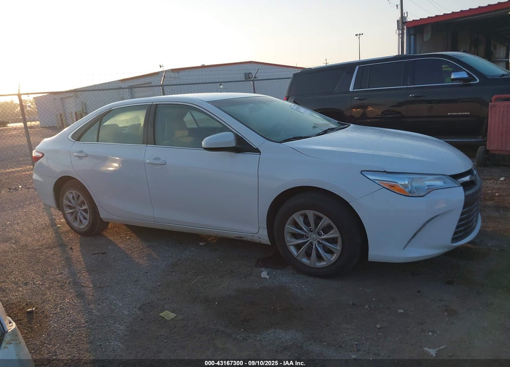 2016 TOYOTA CAMRY VIN: 4T4BF1FK1GR525580