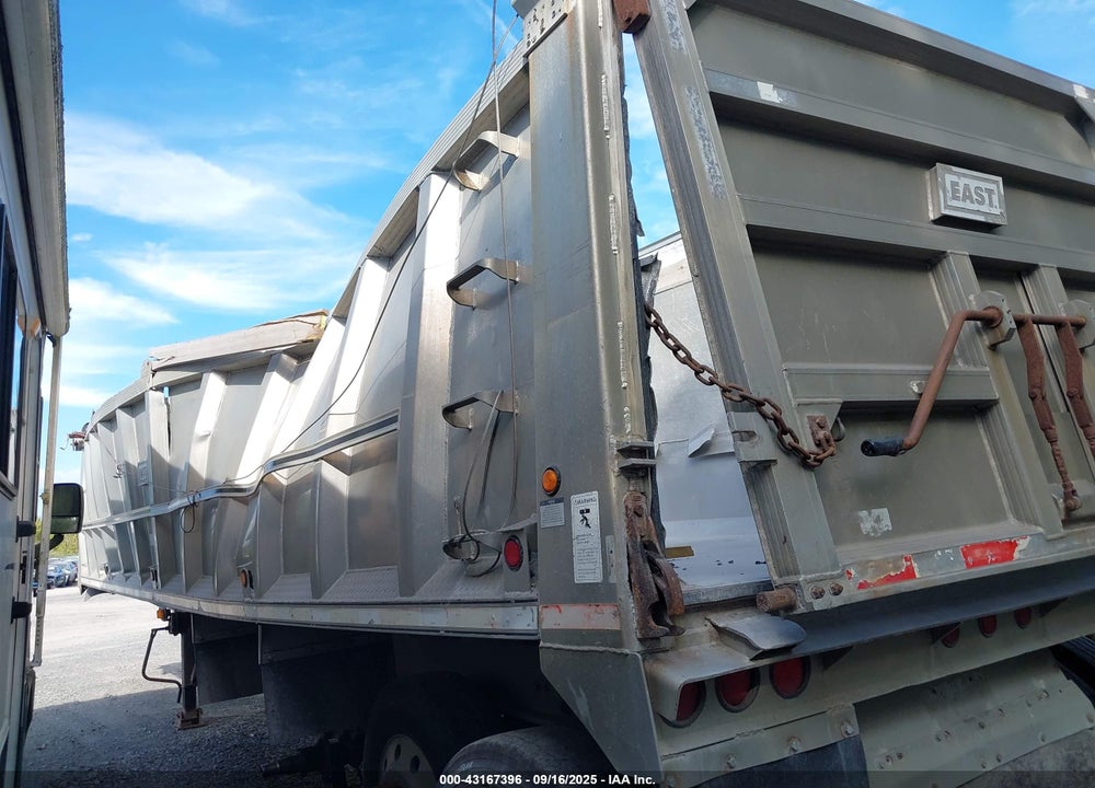 2003 EAST MANUFACTURING TRUCK VIN: 1E1D2S3803RE32232