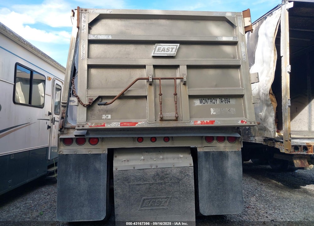 2003 EAST MANUFACTURING TRUCK VIN: 1E1D2S3803RE32232