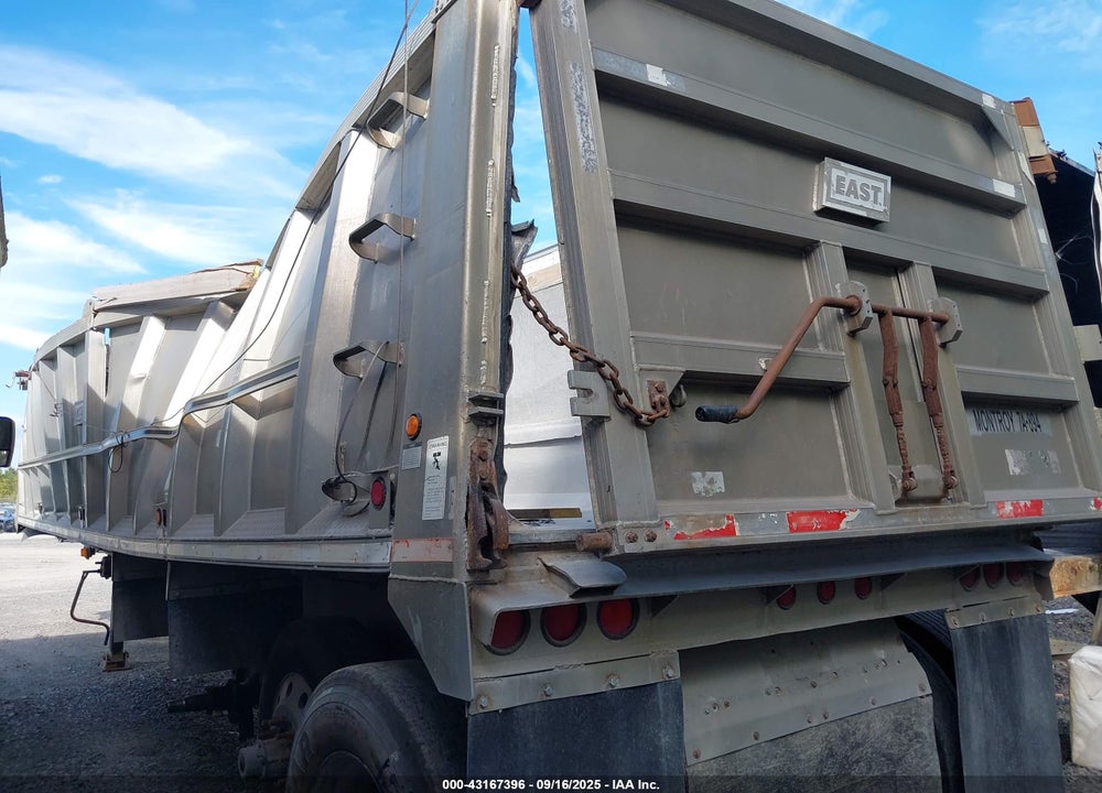 2003 EAST MANUFACTURING TRUCK VIN: 1E1D2S3803RE32232