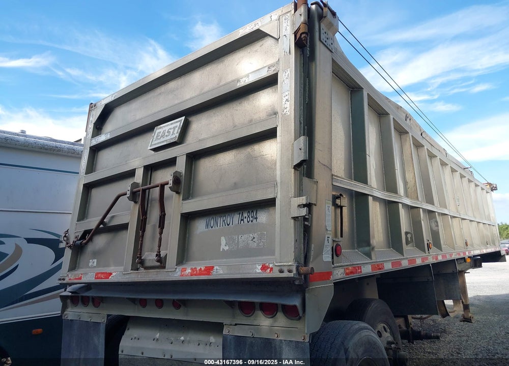 2003 EAST MANUFACTURING TRUCK VIN: 1E1D2S3803RE32232